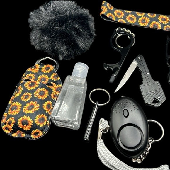 HOST PICK New Black 11-Piece Self Defense Keychain w/Kitty Knuckles - Picture 2 of 3